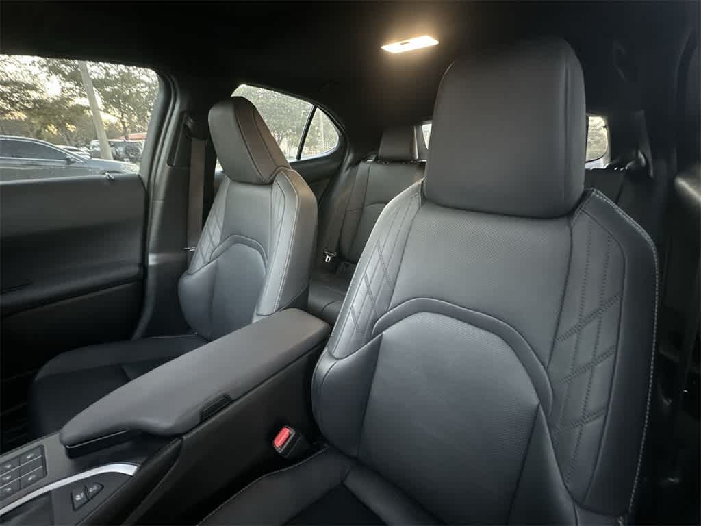 Thumbnail: 2023 Lexus UX - 14