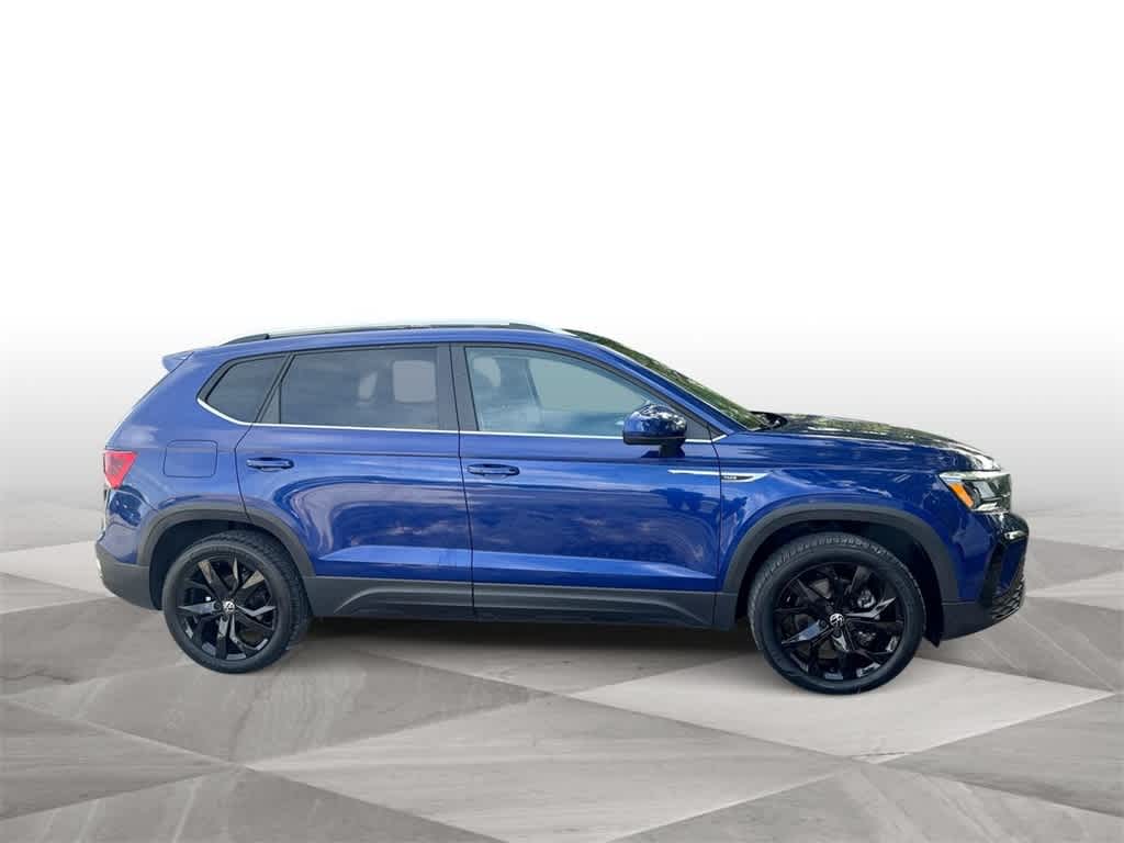 Thumbnail: 2022 Volkswagen Taos - 9