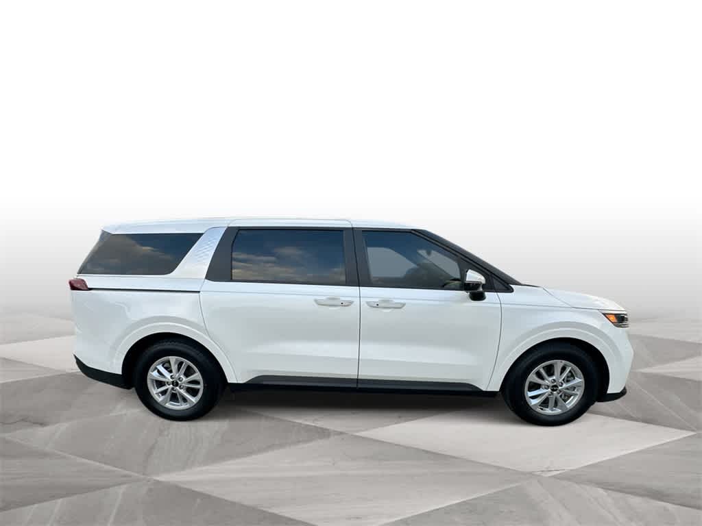 Thumbnail: 2023 Kia Carnival - 9