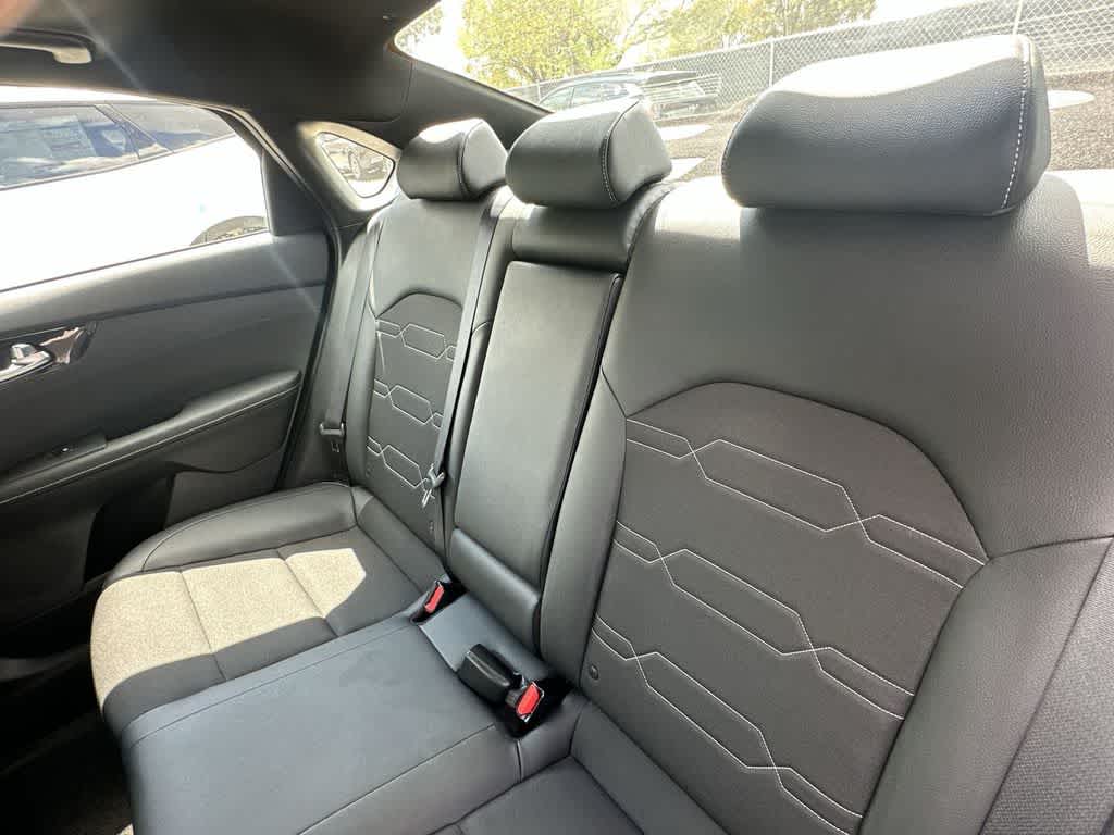 Thumbnail: 2022 Kia Forte - 22