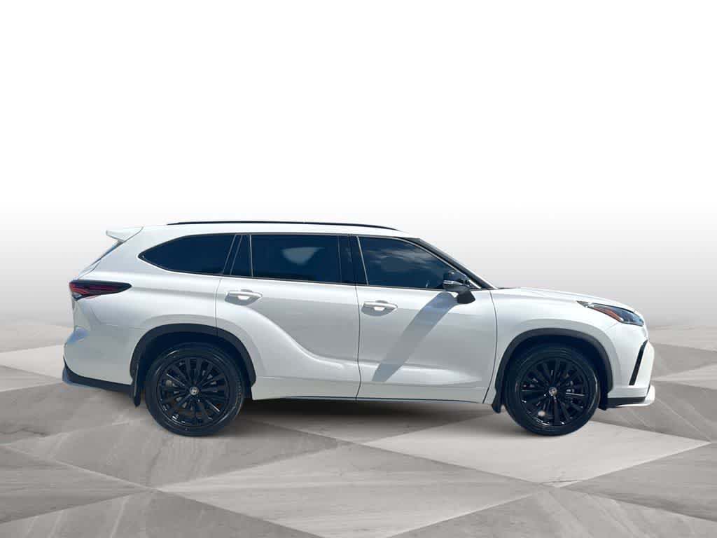 Thumbnail: 2024 Toyota Highlander - 9