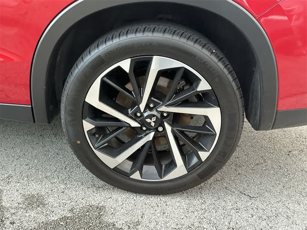 Thumbnail: 2023 Mitsubishi Outlander - 11