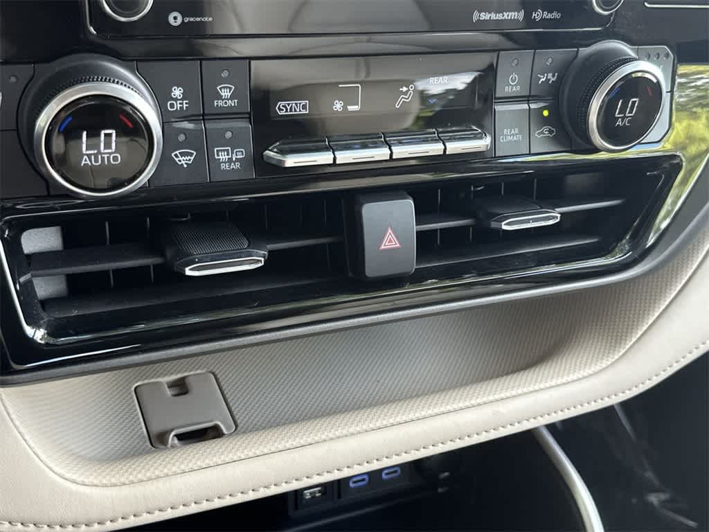 Thumbnail: 2022 Toyota Highlander - 20