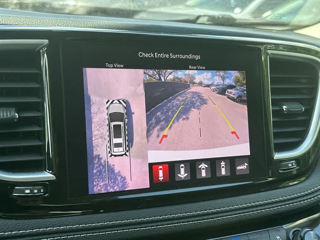 Thumbnail: 2022 Chrysler Pacifica - 19