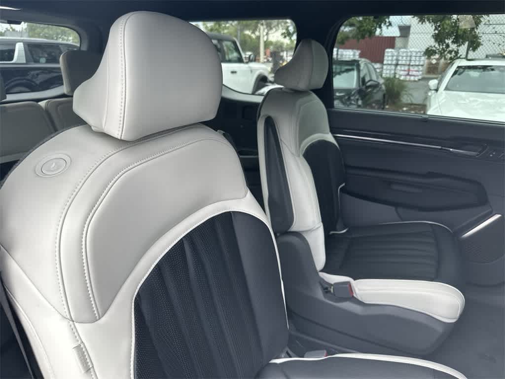 Thumbnail: 2025 Kia EV9 - 26