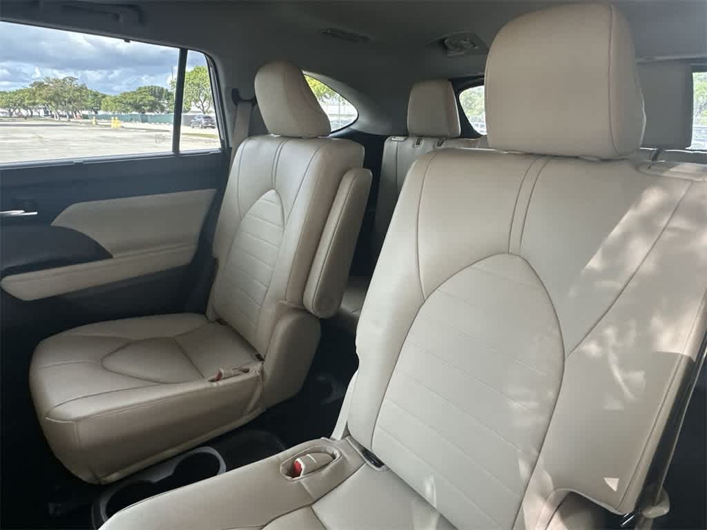 Thumbnail: 2022 Toyota Highlander - 22