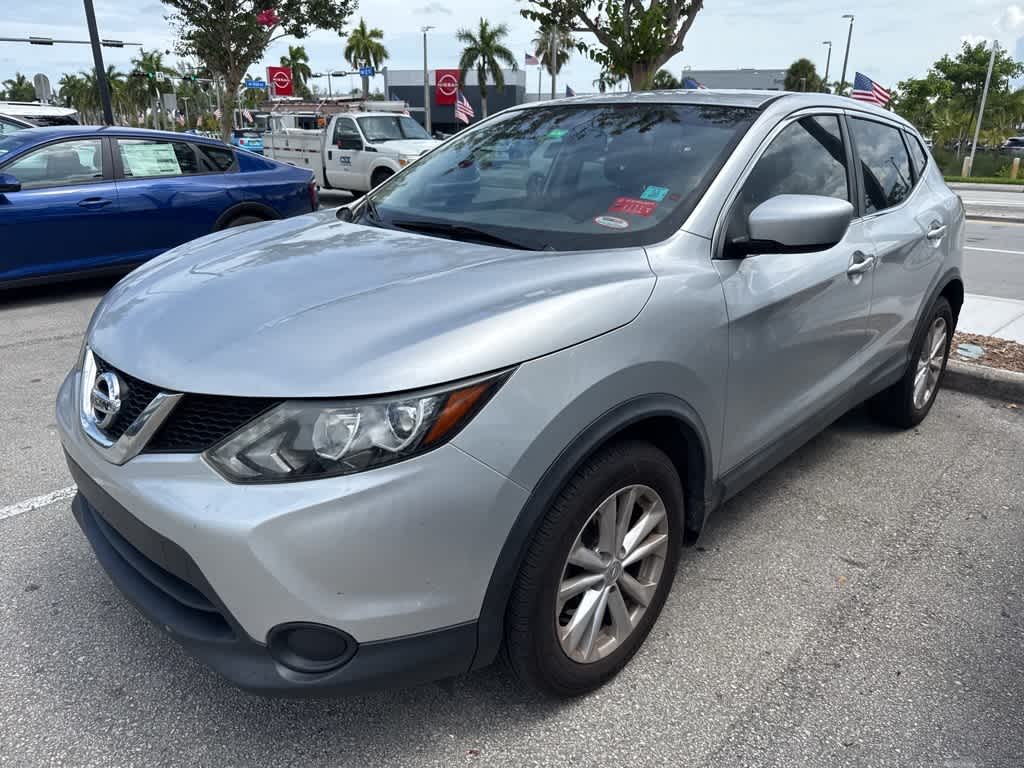 Thumbnail: 2017 Nissan Rogue Sport - 1