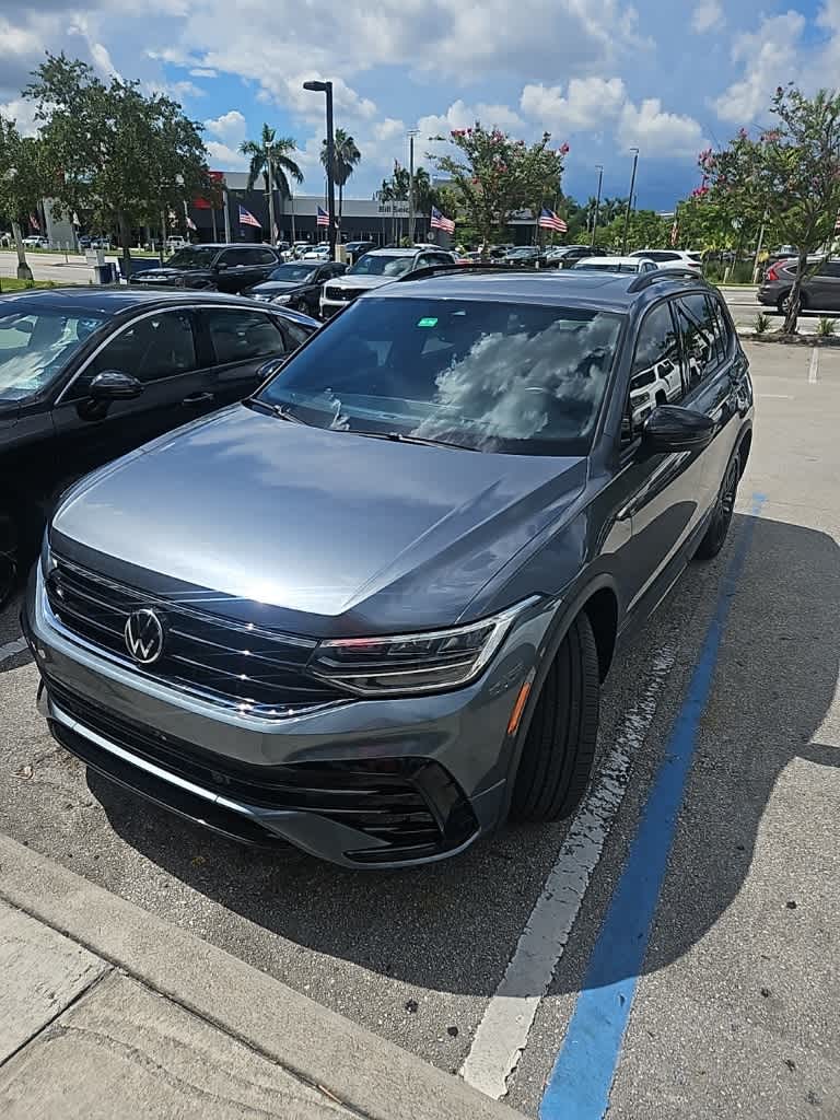 Thumbnail: 2022 Volkswagen Tiguan - 4