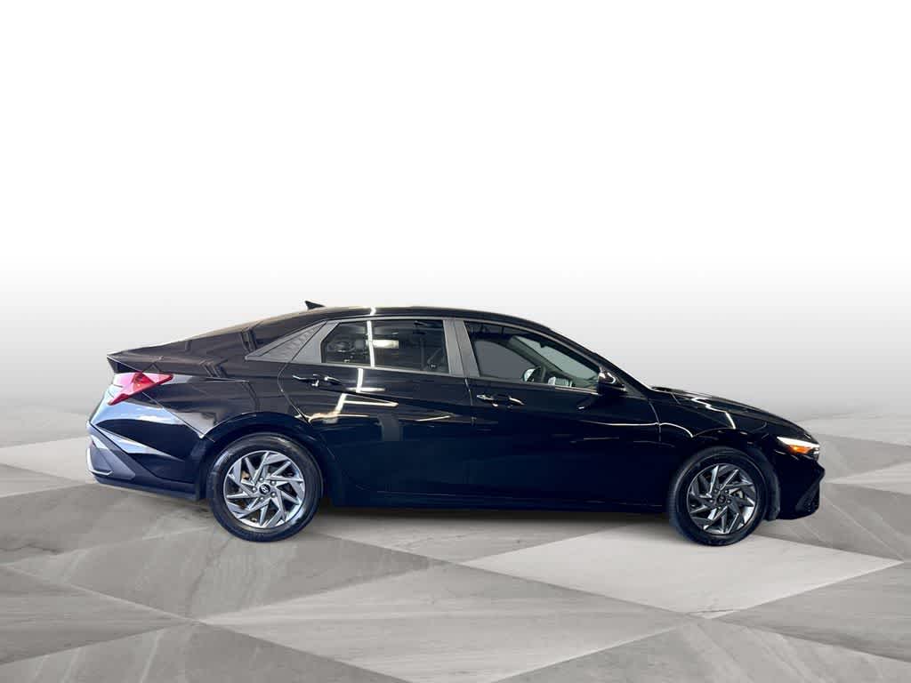 Thumbnail: 2024 Hyundai Elantra - 9