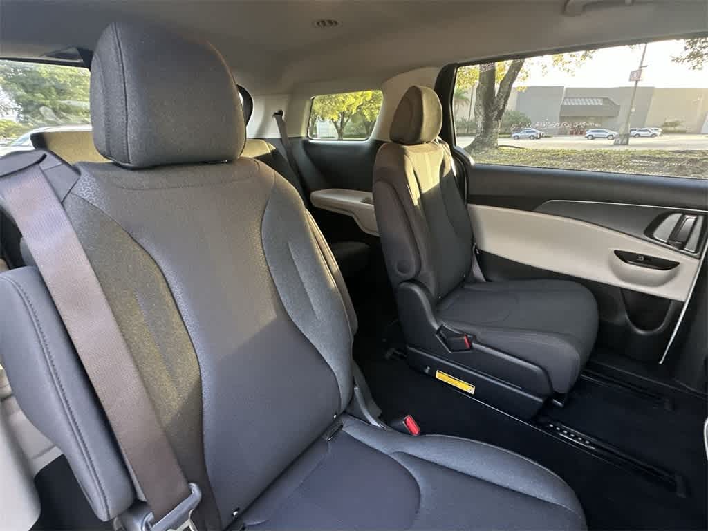 Thumbnail: 2023 Kia Carnival - 26