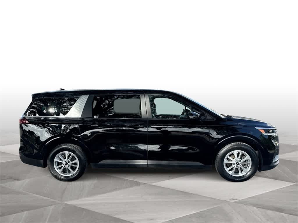2022 Kia Carnival LXS 9