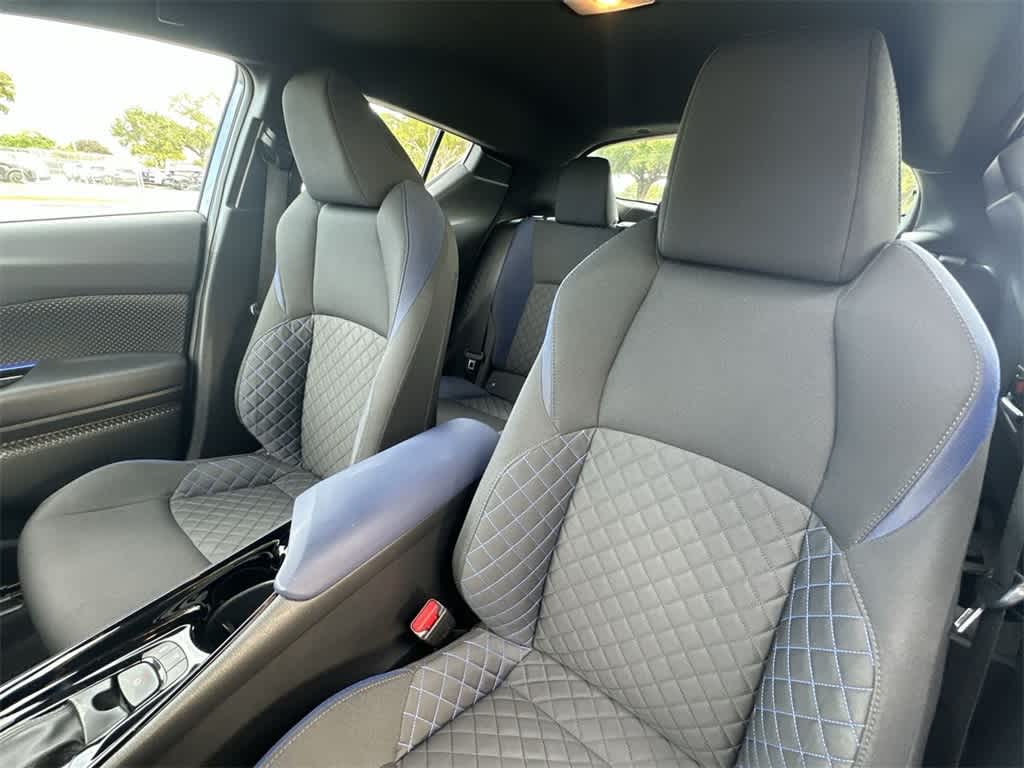 Thumbnail: 2021 Toyota C-HR - 14