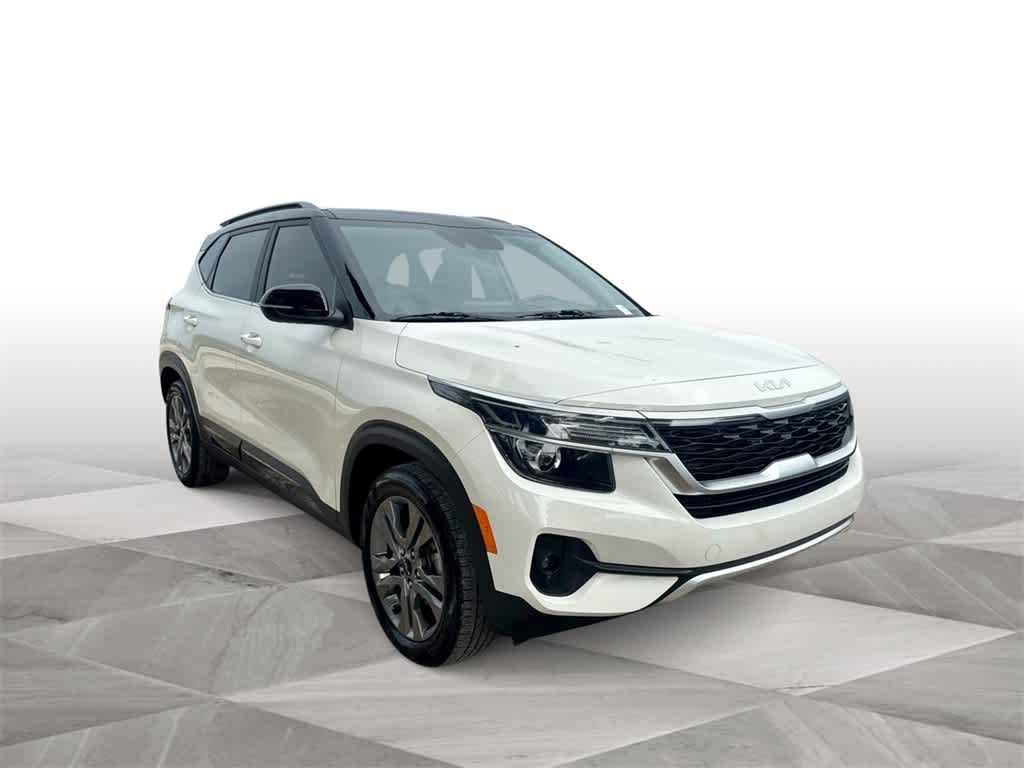 Thumbnail: 2022 Kia Seltos - 4