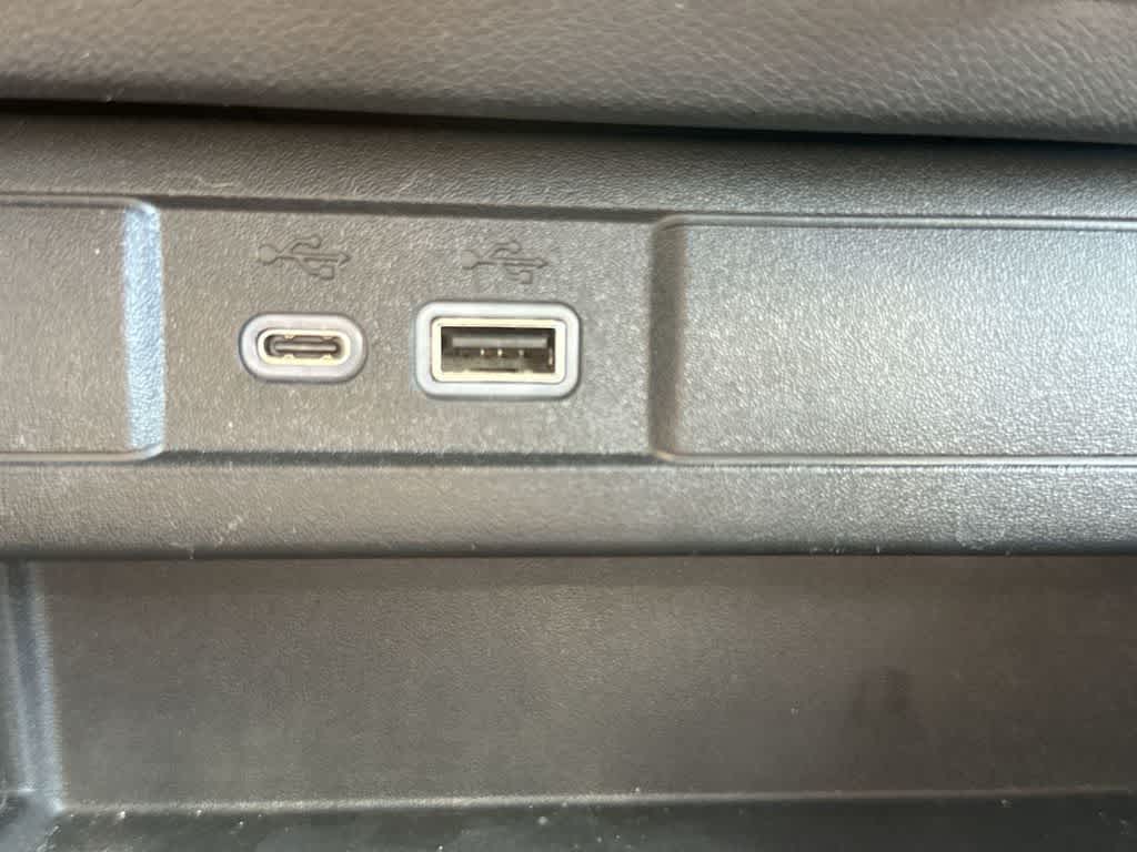 Thumbnail: 2023 Chevrolet Colorado - 17