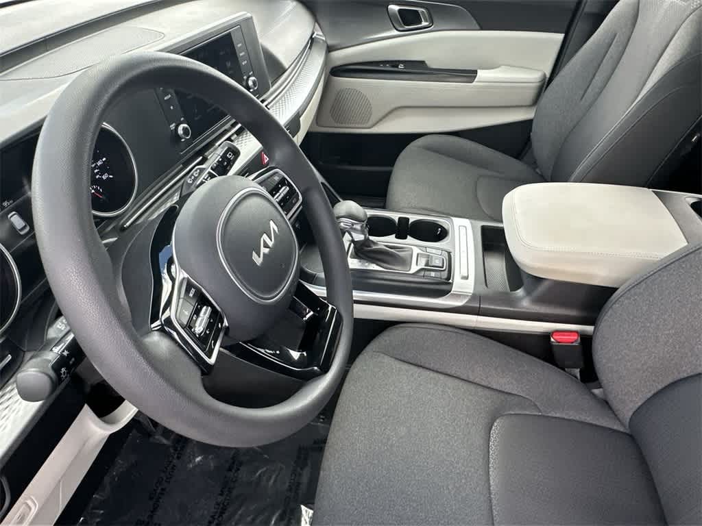 Thumbnail: 2023 Kia Carnival - 13