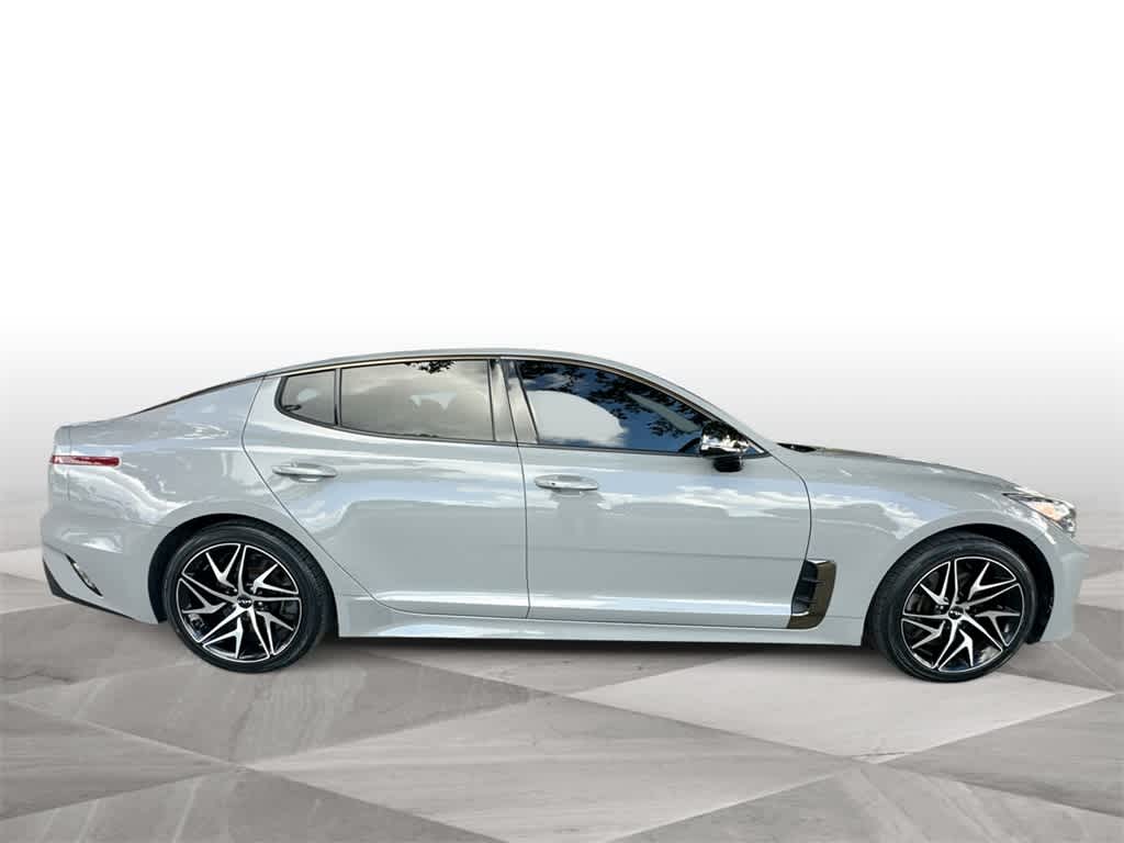 Thumbnail: 2022 Kia Stinger - 9