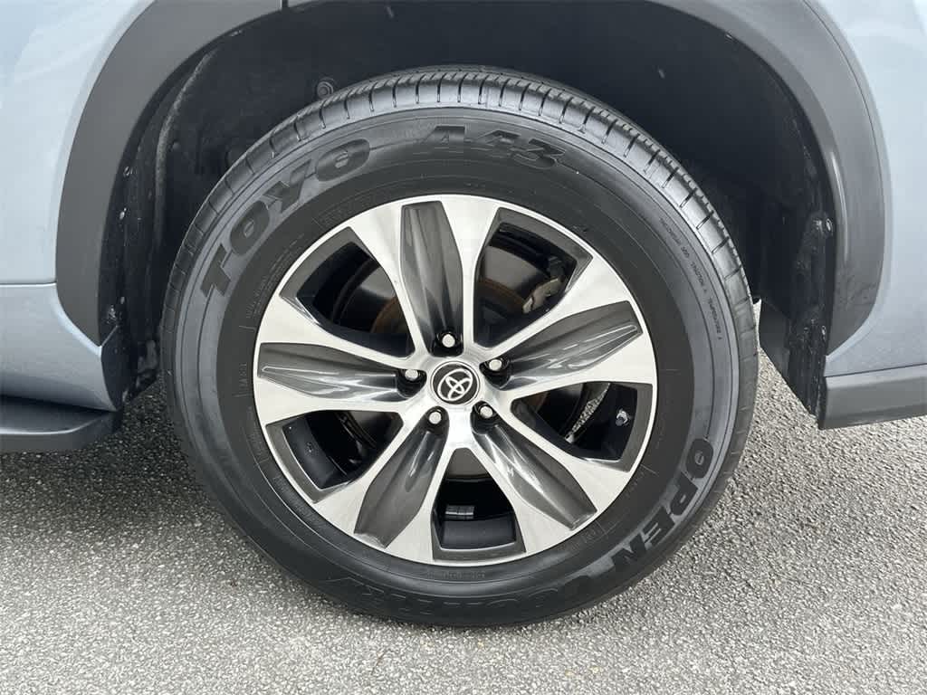 Thumbnail: 2023 Toyota Highlander - 11