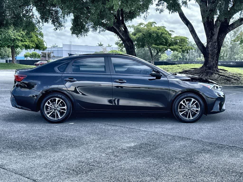 Thumbnail: 2024 Kia Forte - 9