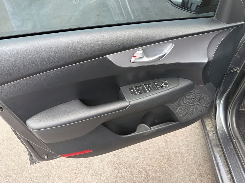 Thumbnail: 2023 Kia Forte - 3