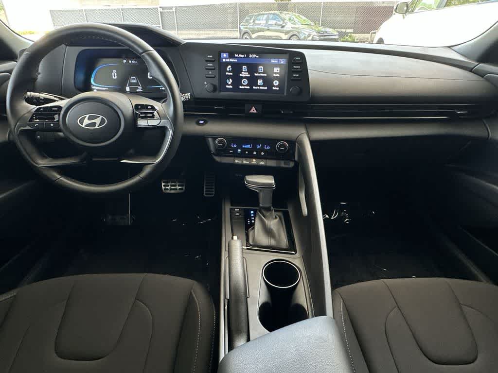 Thumbnail: 2025 Hyundai Elantra - 24