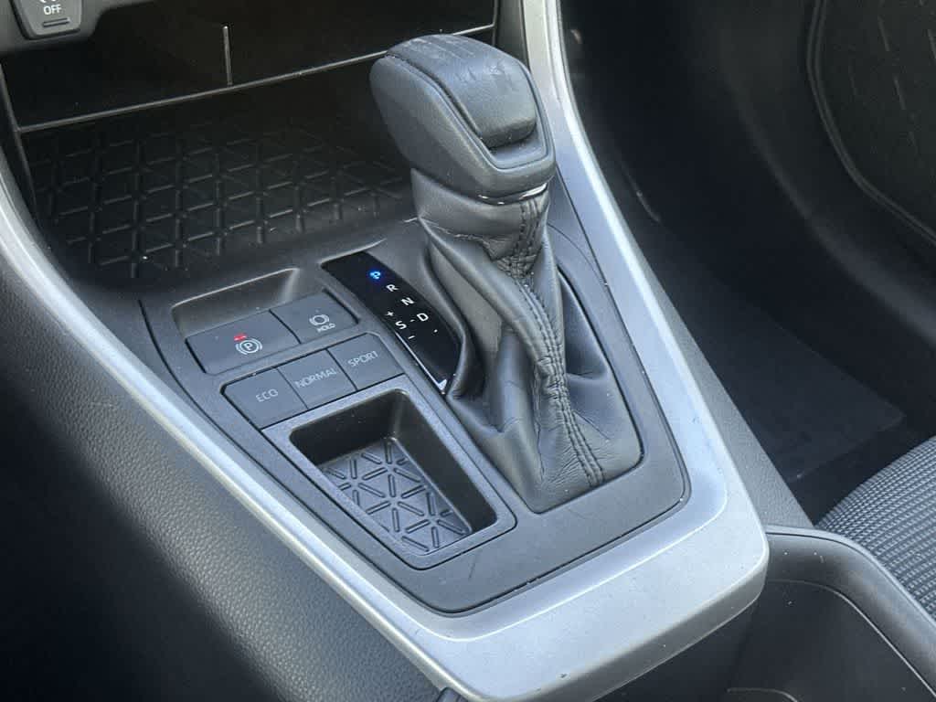 Thumbnail: 2023 Toyota RAV4 - 21