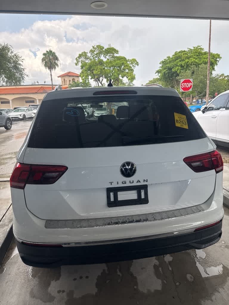 Thumbnail: 2023 Volkswagen Tiguan - 12