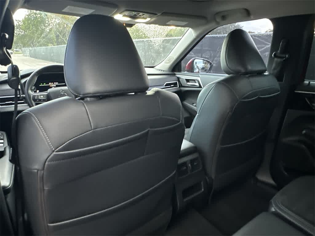 Thumbnail: 2023 Mitsubishi Outlander - 23