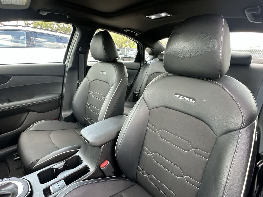 Thumbnail: 2022 Kia Forte - 14