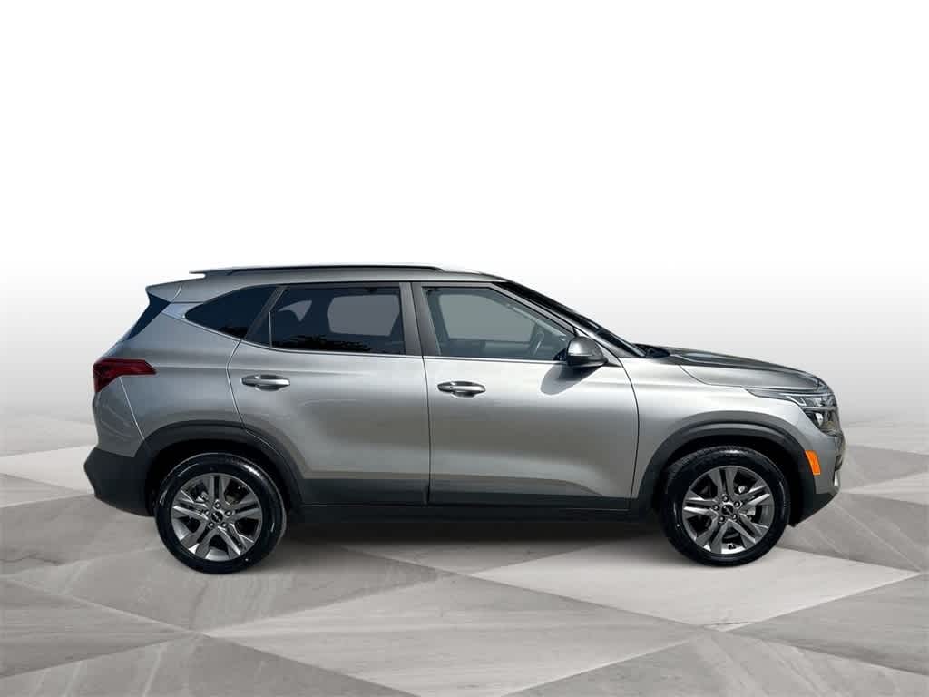 2023 Kia Seltos S 9
