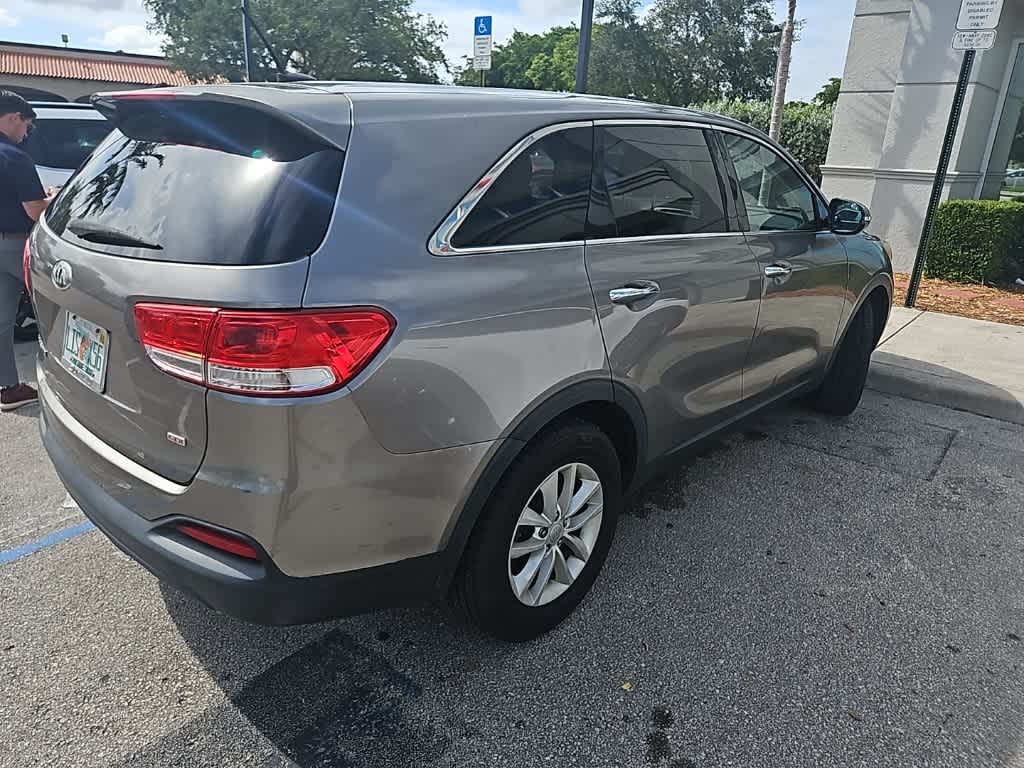 Thumbnail: 2016 Kia Sorento - 18