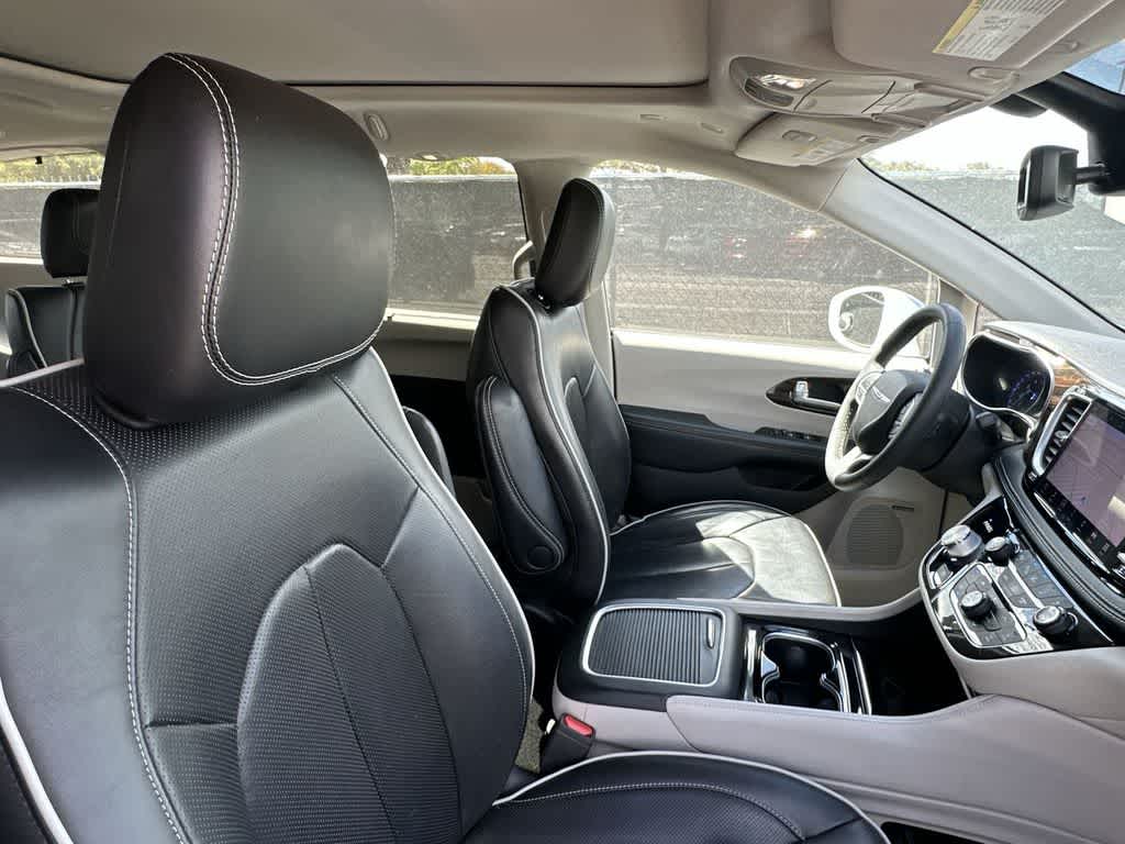 Thumbnail: 2022 Chrysler Pacifica - 27