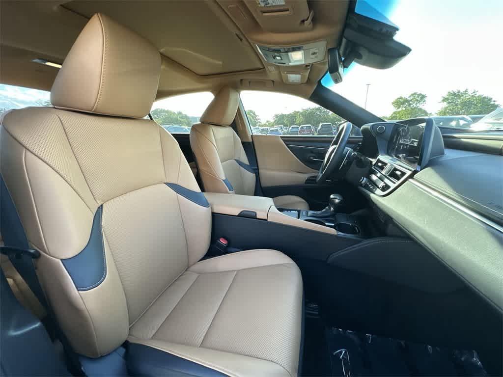 Thumbnail: 2023 Lexus ES - 27