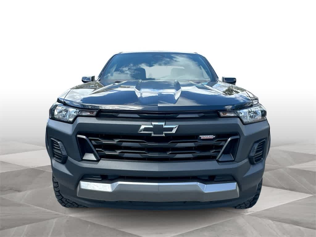 Thumbnail: 2023 Chevrolet Colorado - 3