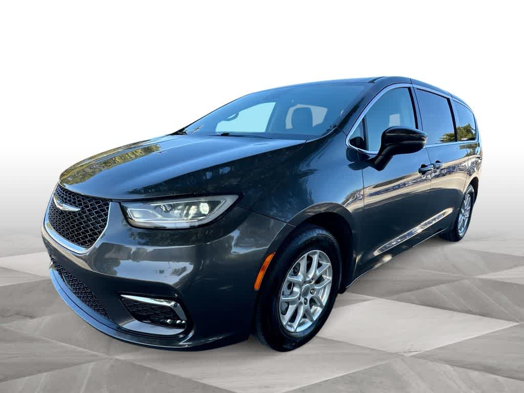 Thumbnail: 2023 Chrysler Pacifica - 4