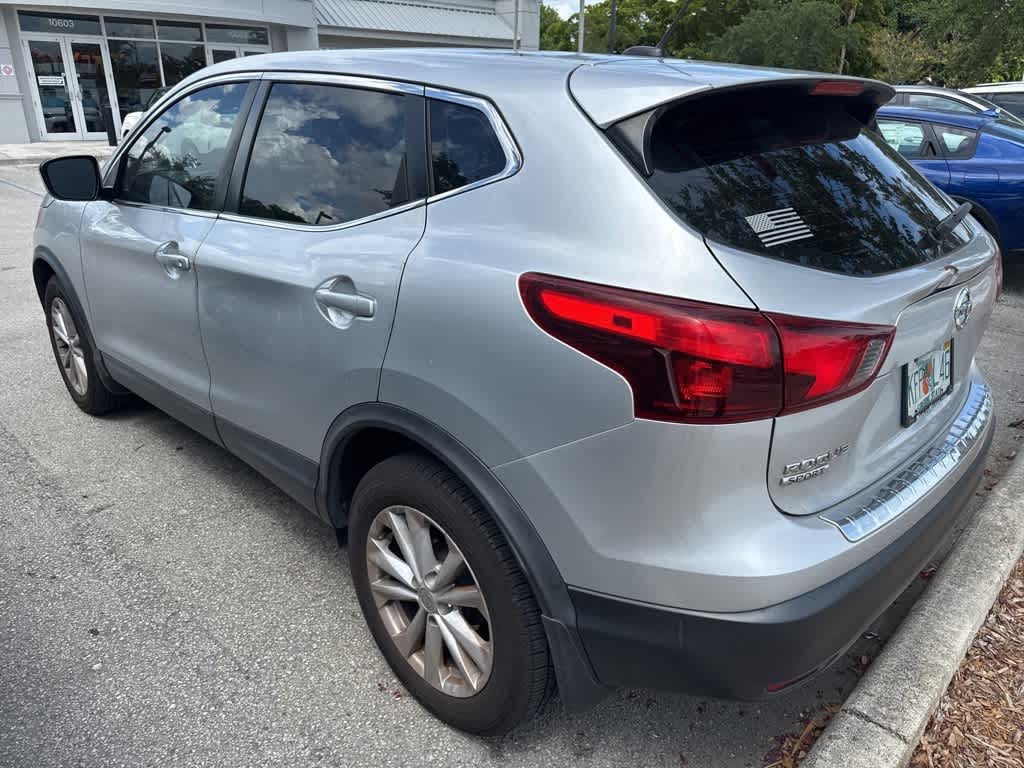 Thumbnail: 2017 Nissan Rogue Sport - 2