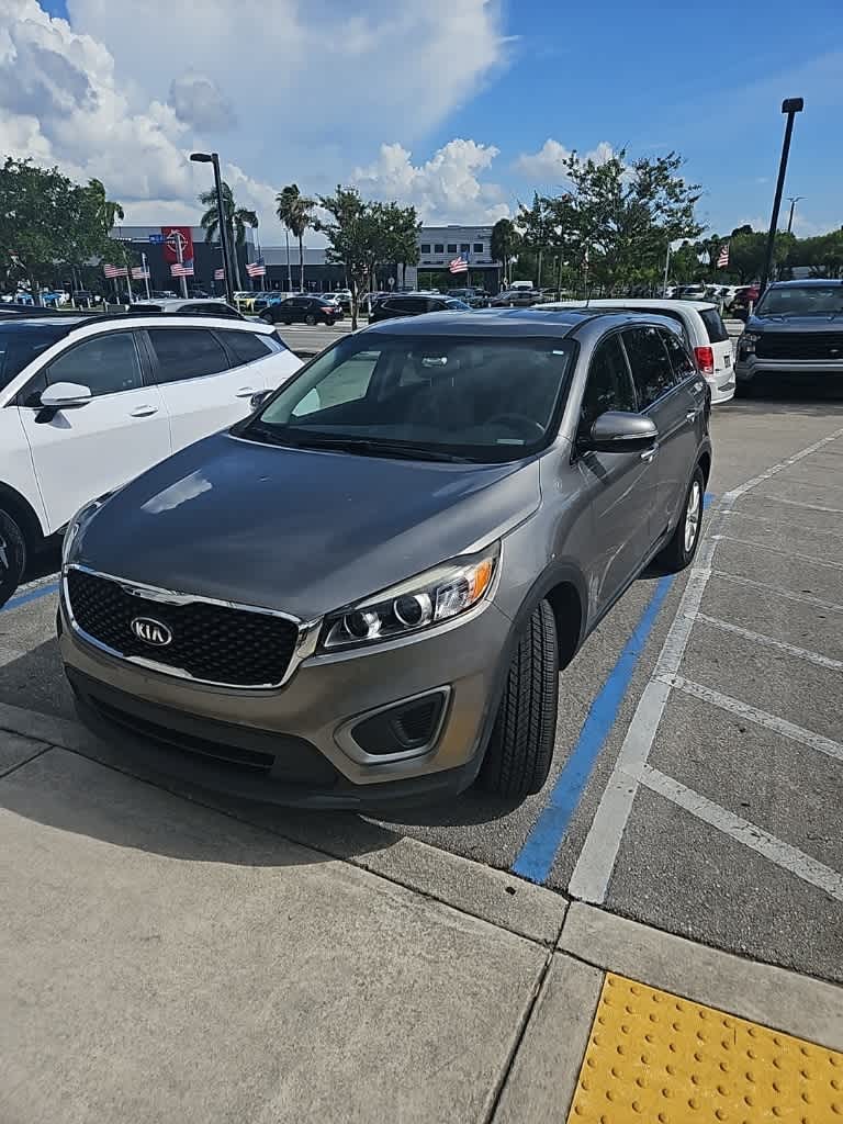 Thumbnail: 2016 Kia Sorento - 3