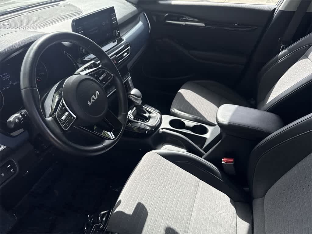 2023 Kia Seltos S 13