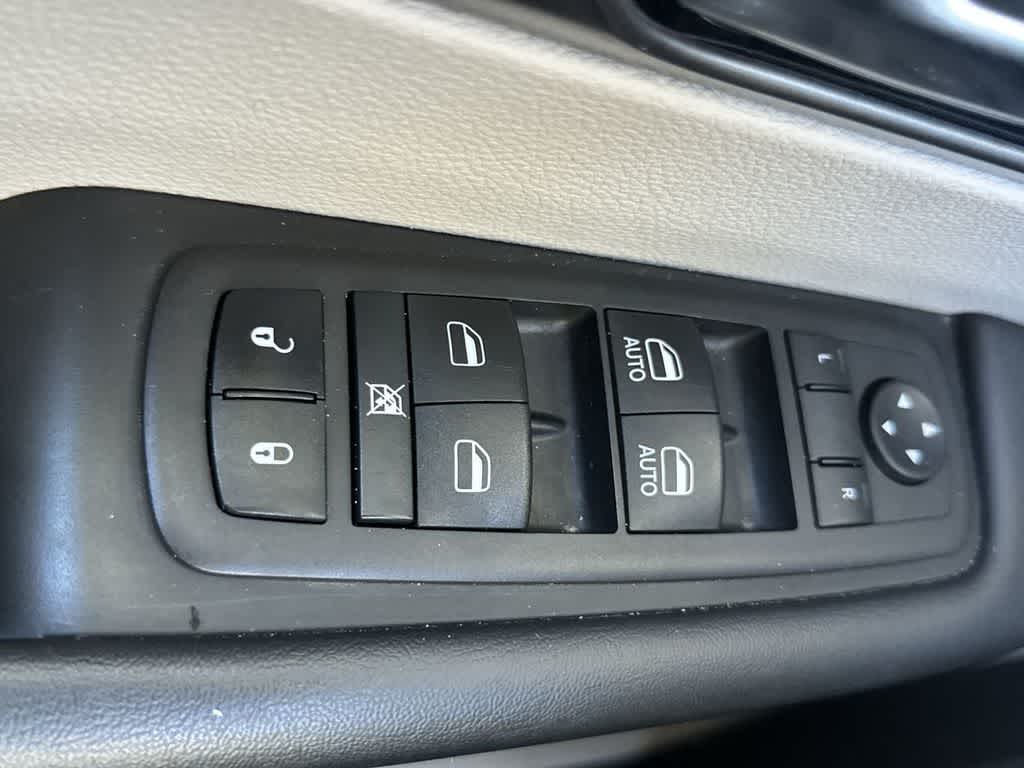 Thumbnail: 2023 Chrysler Pacifica - 18