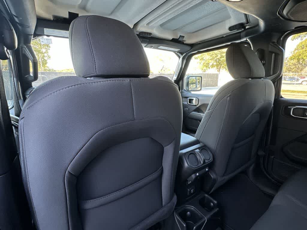 Thumbnail: 2023 Jeep Gladiator - 23