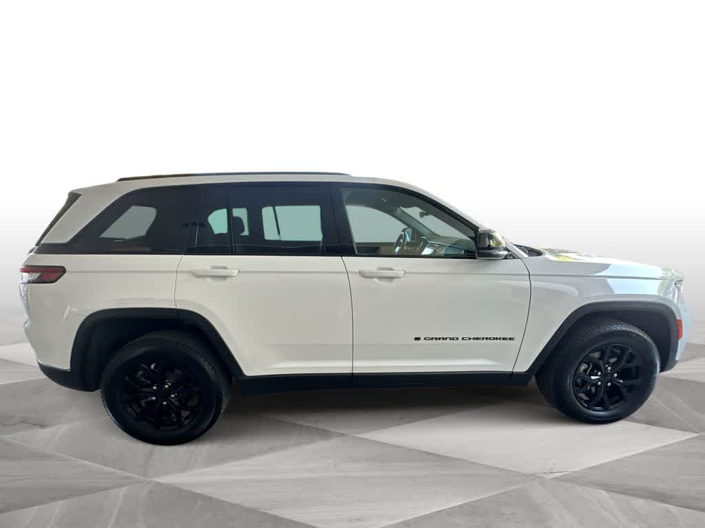 Thumbnail: 2025 Jeep Grand Cherokee - 9