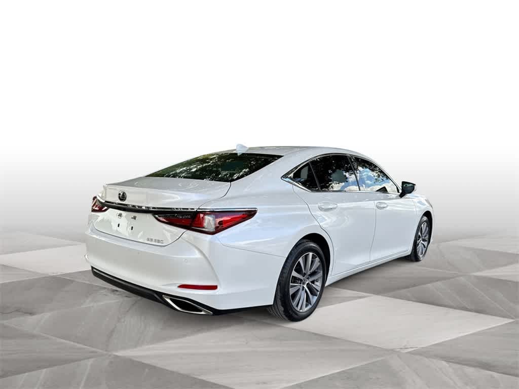 Thumbnail: 2021 Lexus ES - 8