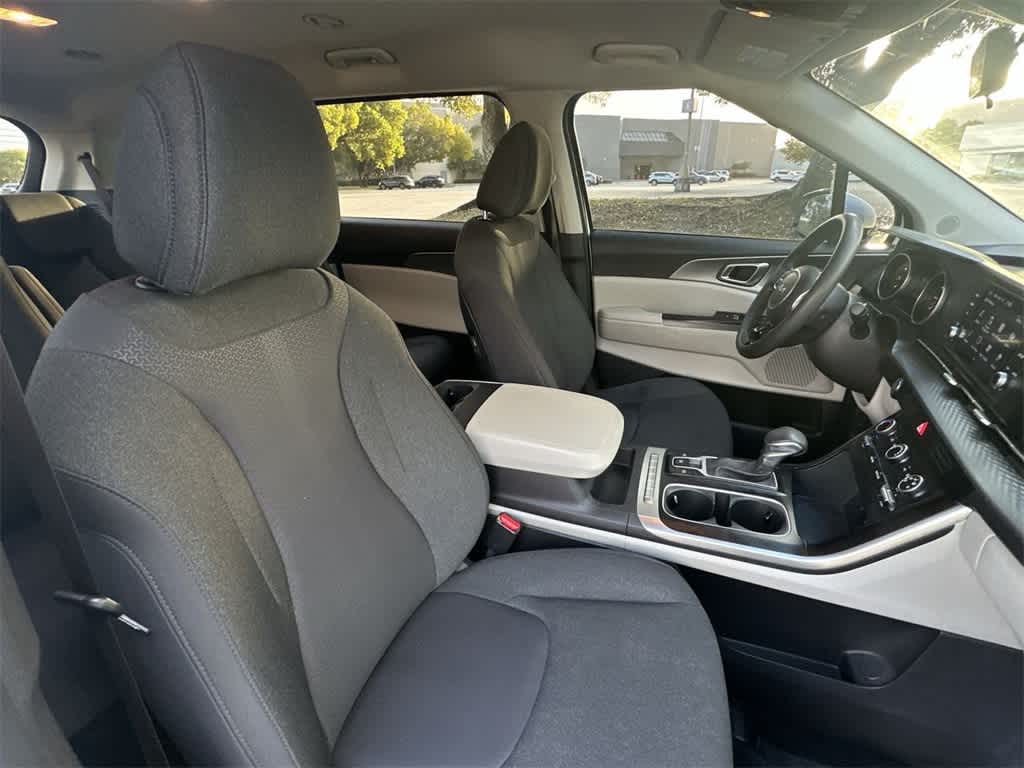 Thumbnail: 2023 Kia Carnival - 27