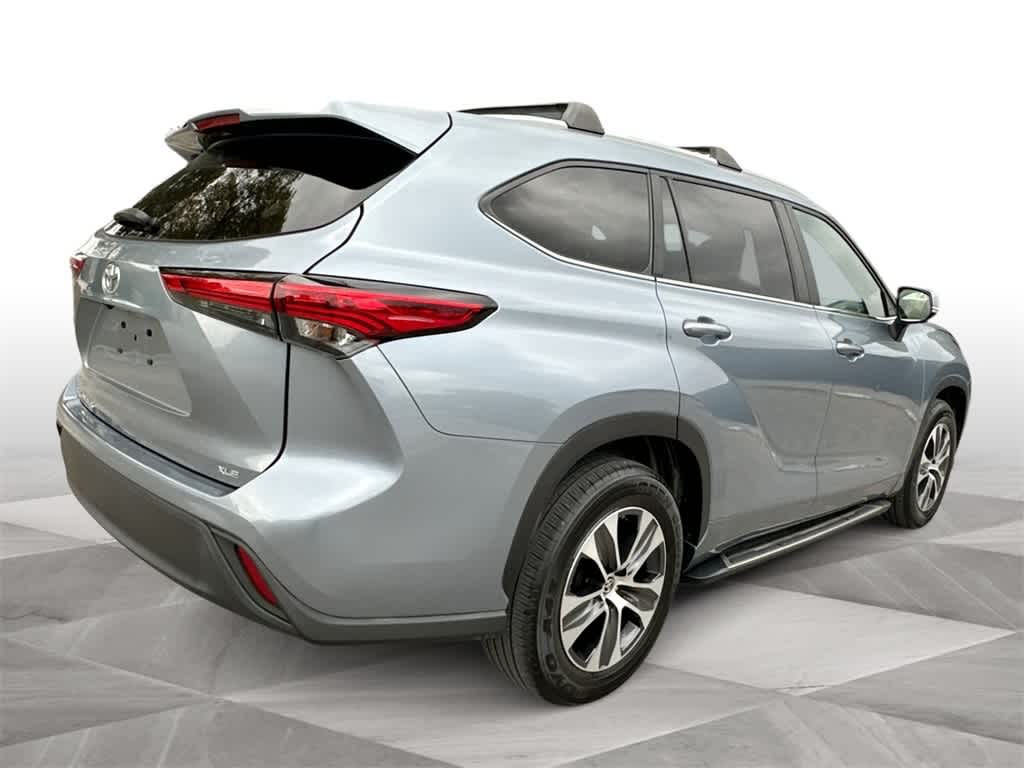Thumbnail: 2023 Toyota Highlander - 8