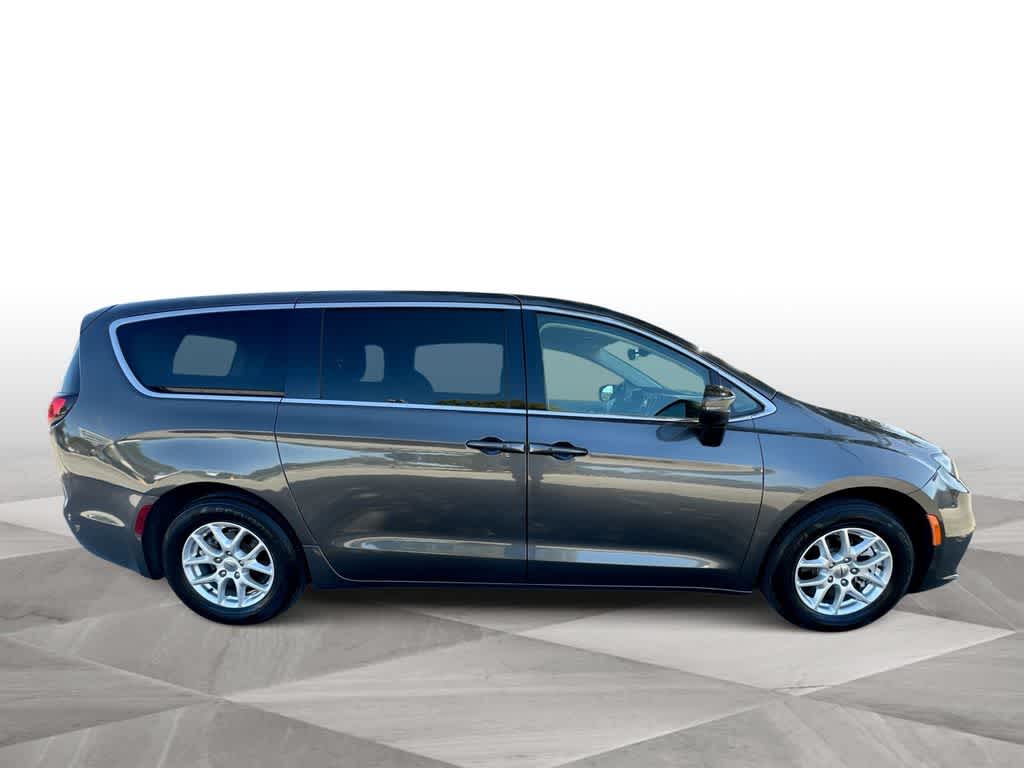 Thumbnail: 2023 Chrysler Pacifica - 9