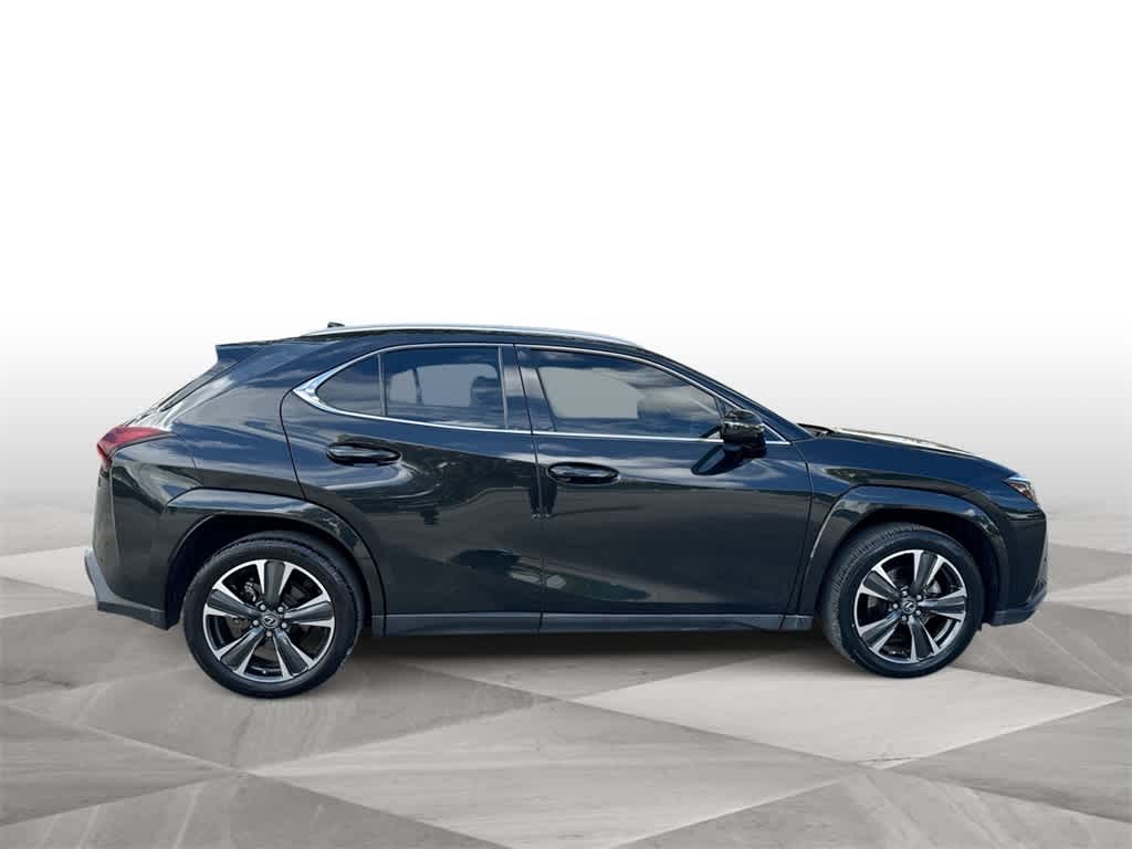 Thumbnail: 2023 Lexus UX - 9