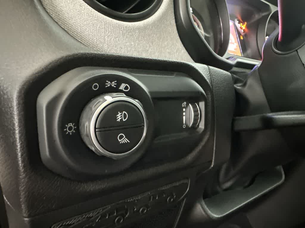 Thumbnail: 2025 Jeep Gladiator - 12