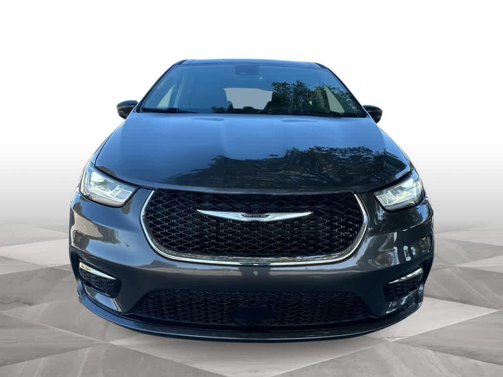 Thumbnail: 2023 Chrysler Pacifica - 3