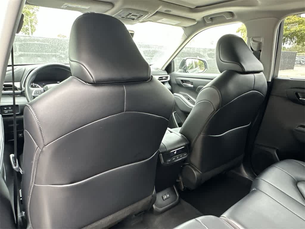 Thumbnail: 2023 Toyota Highlander - 23