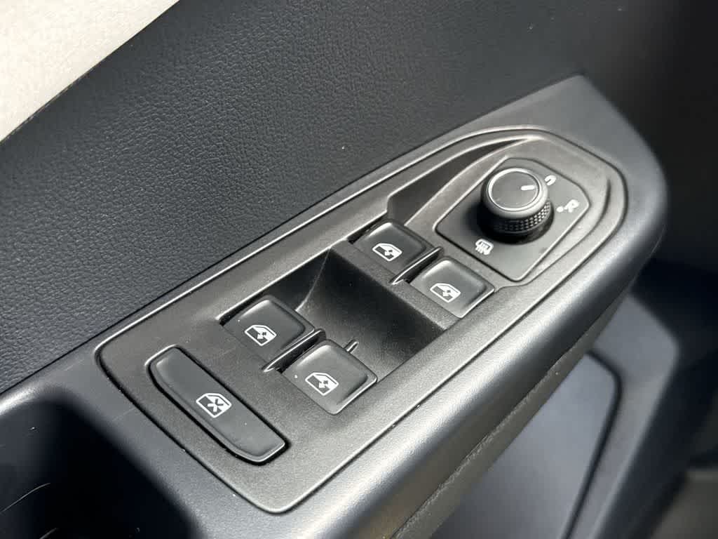 Thumbnail: 2025 Volkswagen Taos - 17