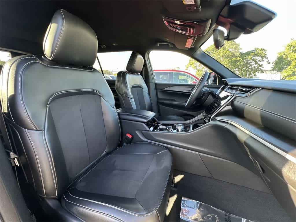 Thumbnail: 2023 Jeep Grand Cherokee L - 27